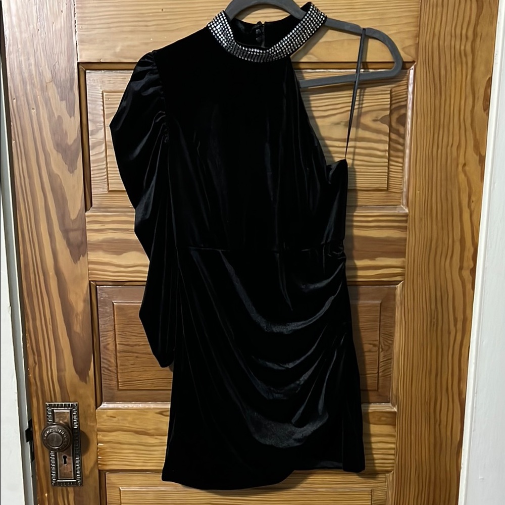 DO+ BE Elegant Black One-Shoulder Velvet Puff Sleeve Rhinestone Choker Dress
